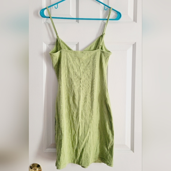 Cutest soft green dress - Picture 3 of 3
